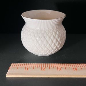 Vintage NWT Belleek Collectors Society Thistle Membership Bowl Vase Gold Trim 3”